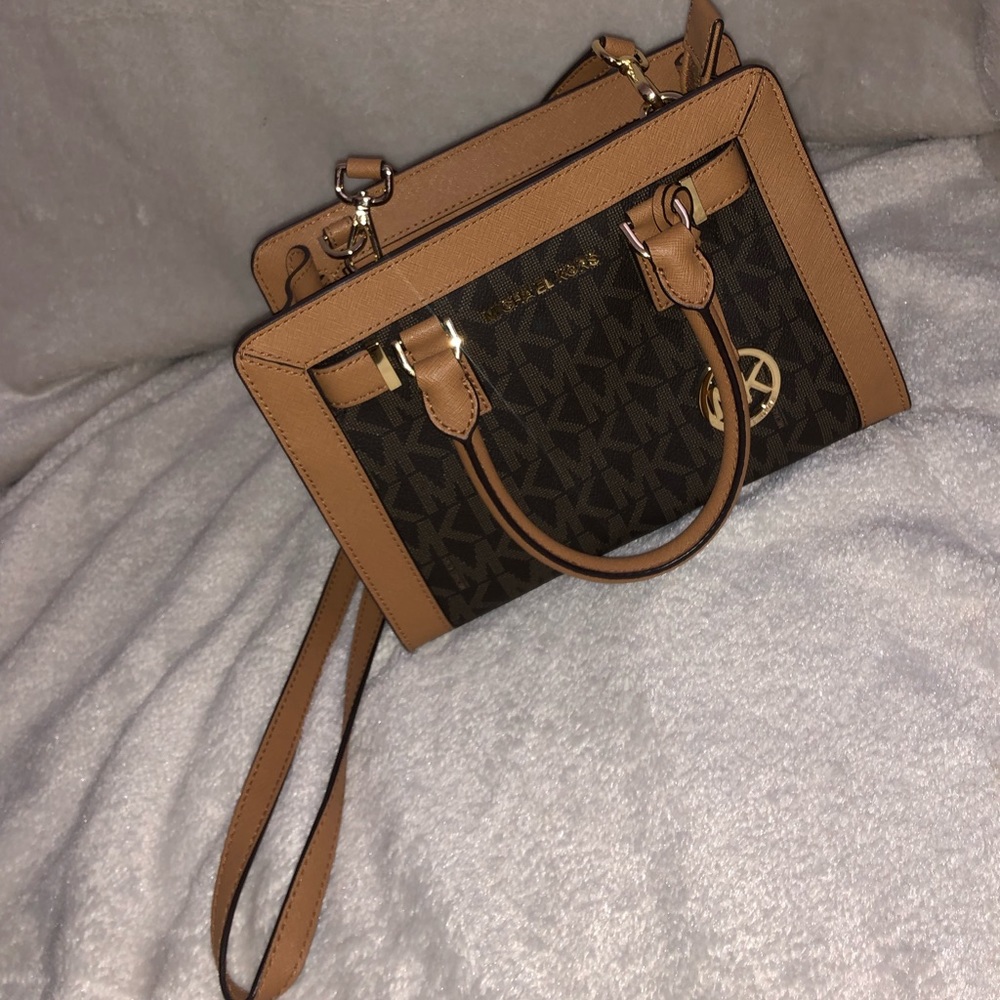 Authentic Michael Kors Dillon